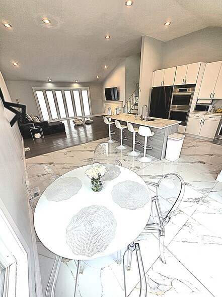 Building Photo - 640 Derby Ave