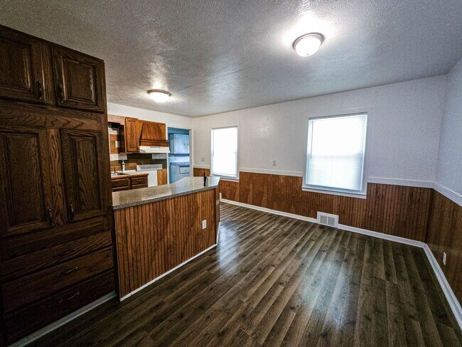 Building Photo - 3 Bedroom/2 Bathroom House For Rent in Elb...