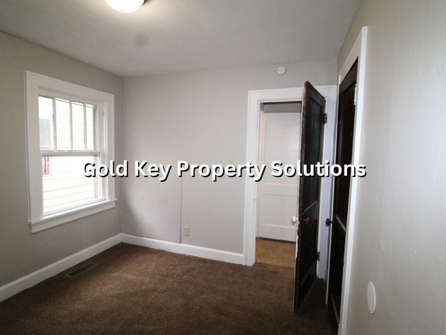 Building Photo - Updated 2 Bed 1 Bath Home for Rent (NO SEC...