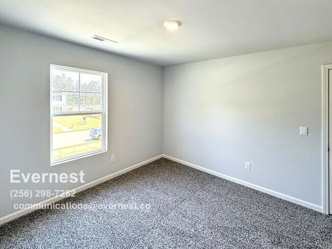Building Photo - 3-Bedroom, 2.5-Bathroom Townhouse in a Pri...