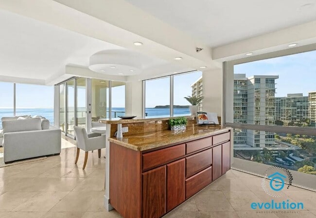 Building Photo - 1810 Avenida Del Mundo