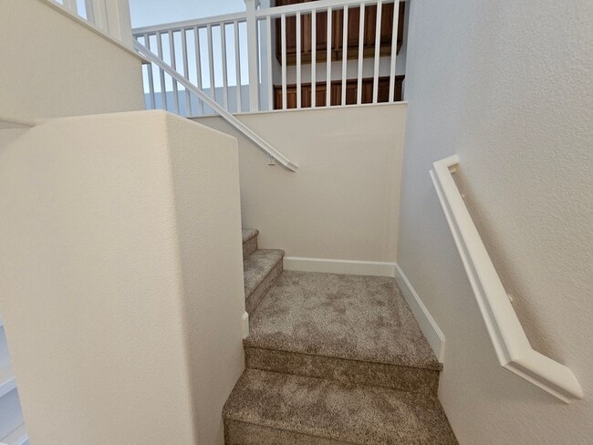 Building Photo - Beautiful Executive Home In Gated Community