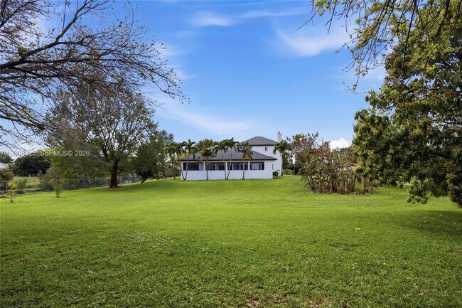 Building Photo - 20401 SW 48th Pl