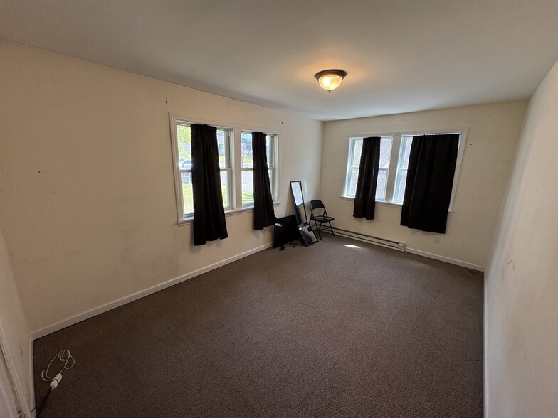 Building Photo - 4 Seawanhaka Ave