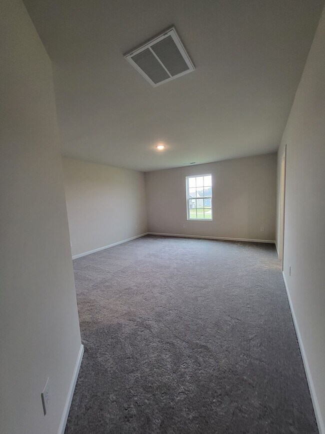 Building Photo - Stunning 5BR/3BA Home located in Statesville