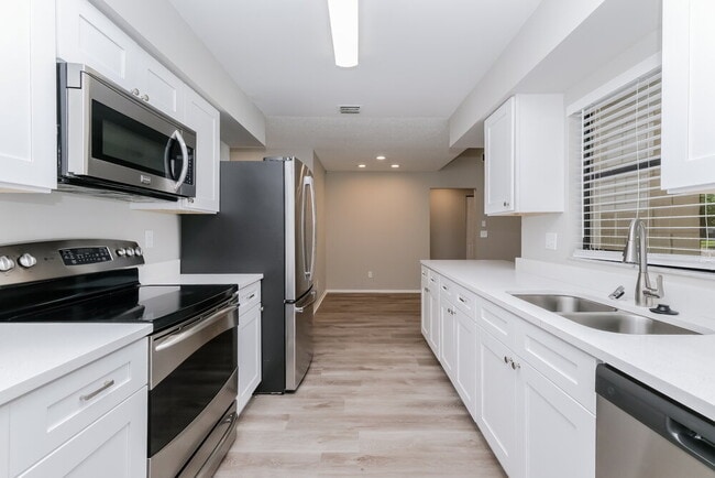 Building Photo - 11211 Fiddlewood Dr
