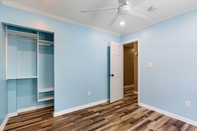 Building Photo - Charming 3-Bedroom Ranch in a Convenient L...