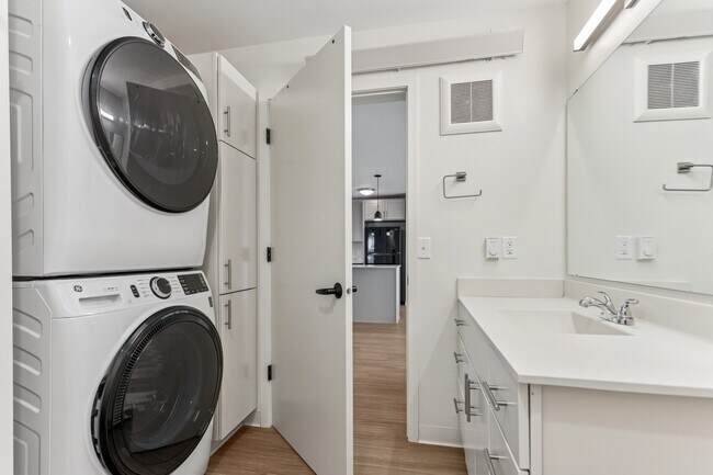 Marshall Avenue Flats, St Paul, MN - Marshall Avenue Flats