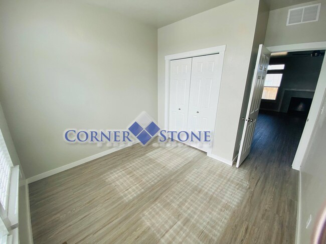 Building Photo - Like New Home in Brookdale Subdivision!