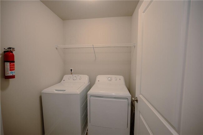 Building Photo - 3177 Meadowstone Ln SW