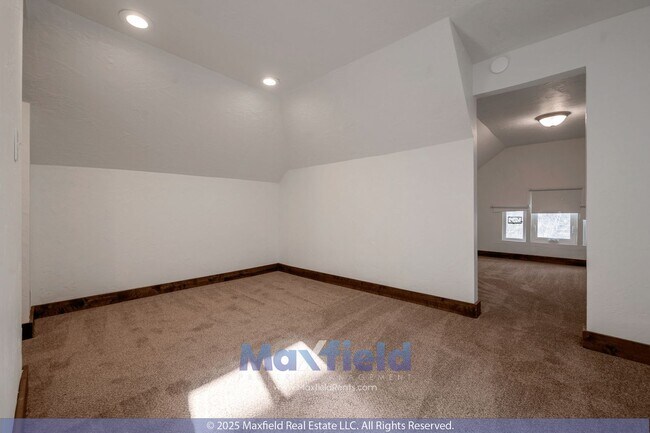 Building Photo - 712 S 900 E