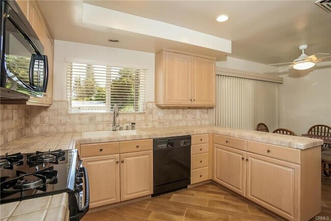 Building Photo - Charming 3-Bedroom Woodland Hills Home wit...