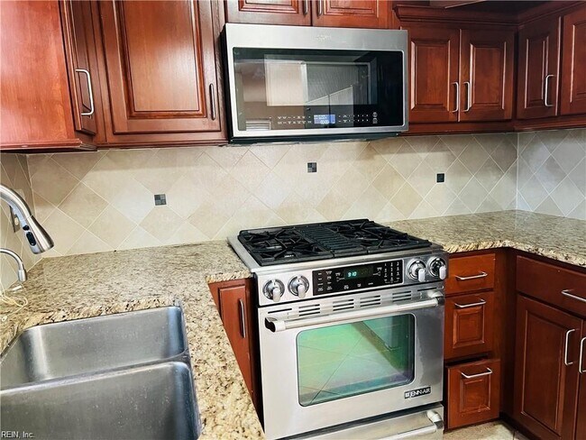 Building Photo - 12904 Daybreak Cir