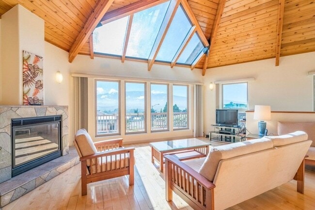 Building Photo - Stunning 3-Bedroom, 3-Bath Custom Home in ...