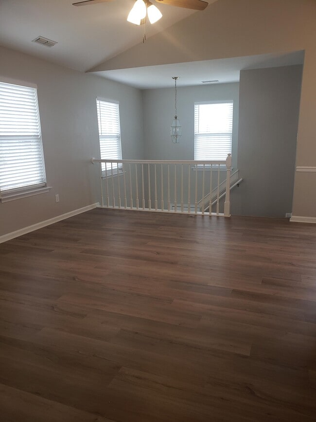Building Photo - 304 Fireweed Ct