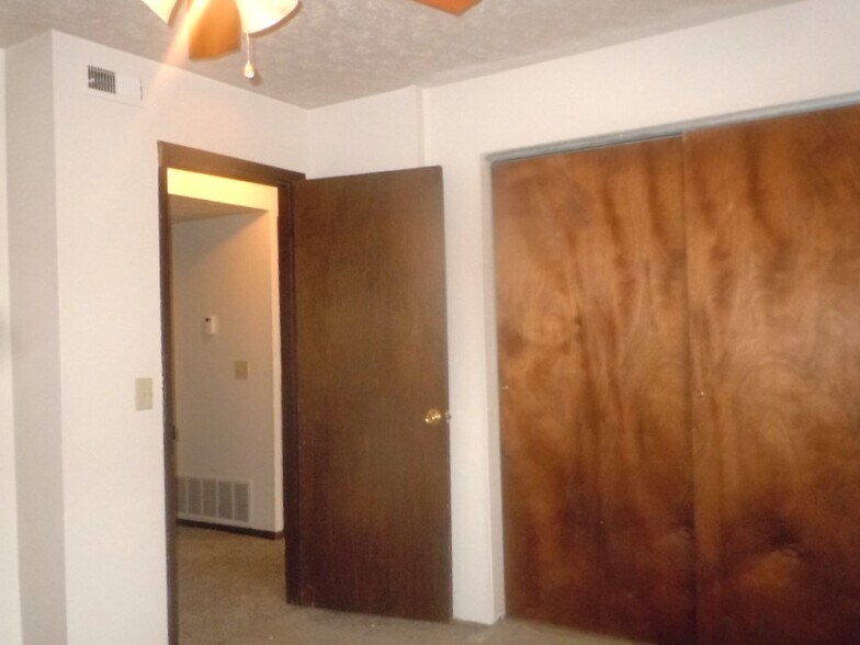 Building Photo - 724 Patty Dr