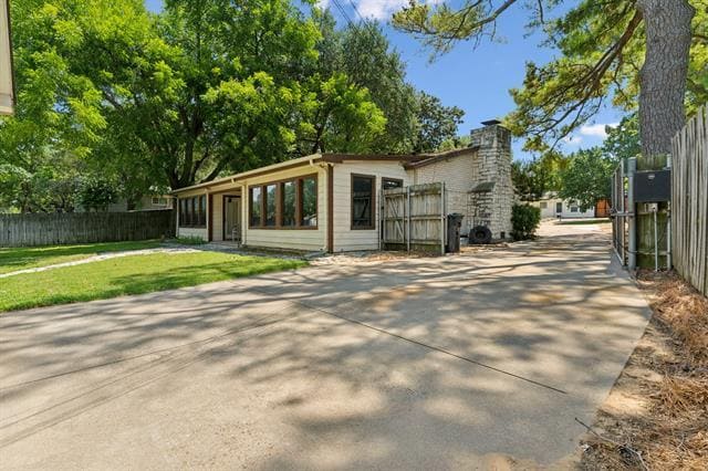 Building Photo - 1917 Dogwood Dr