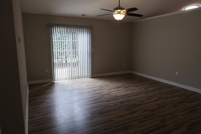 Building Photo - 210 Orch Pk Ln