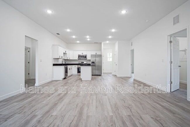 Building Photo - 308 Pearl St