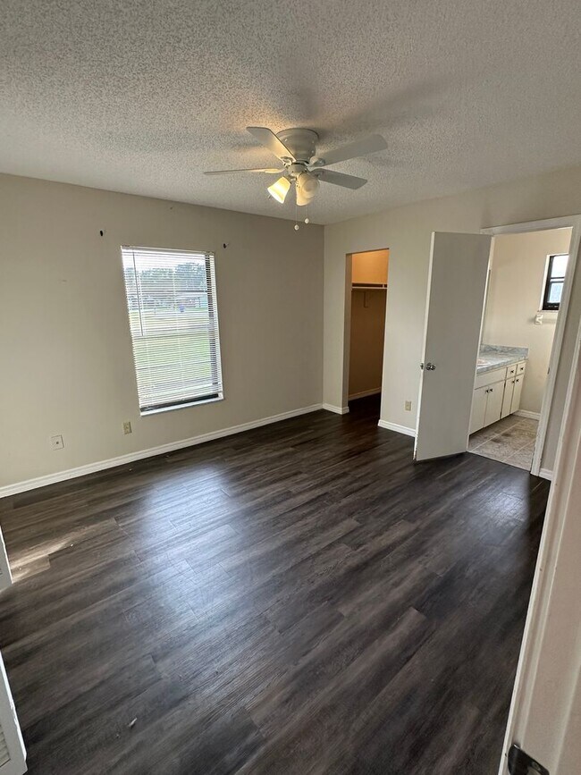 Building Photo - MOVE IN SPECIAL- Lovely 2/2 Duplex Home for Rent in St. Cloud