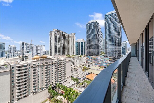 Building Photo - 1000 Brickell Plaza