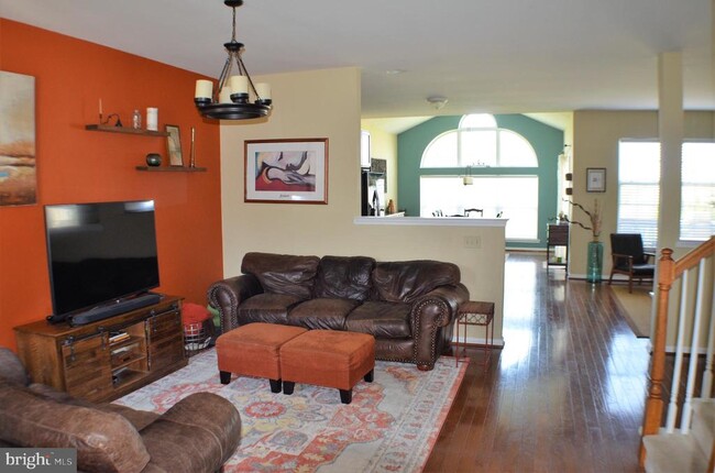 Building Photo - 5255 Spring Ridge Dr E