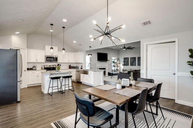 Building Photo - 858 Goodale Dr