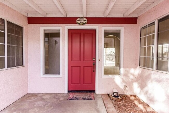 Building Photo - Beautiful and Spacious 3BR 2BA Home w/ Courtyard • Fenced Yard • Cul-de-sac in Tucson