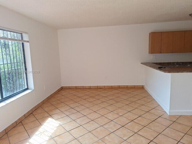 Building Photo - 12120 NE 6th Ave