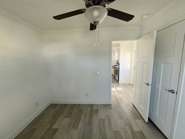 Building Photo - 5 Albert St