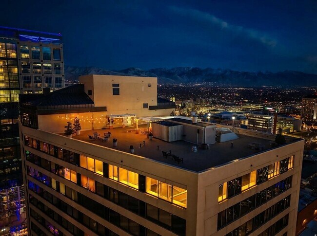 Building Photo - 44 W 300 S