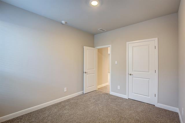 Building Photo - 2213 Dyre Dr