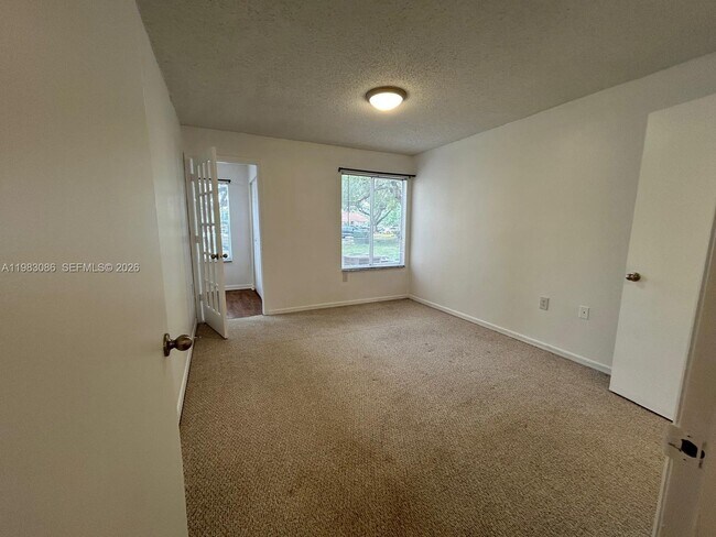 Building Photo - 12980 Vista Isles Dr