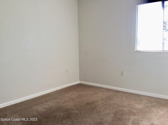 Building Photo - 812 Middleton Dr SW