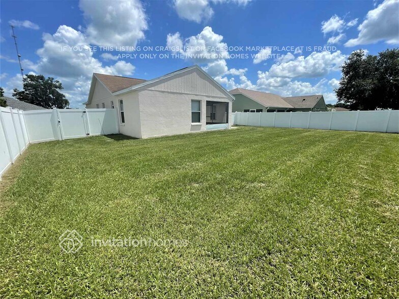 Building Photo - 8749 Pebblebrooke Way