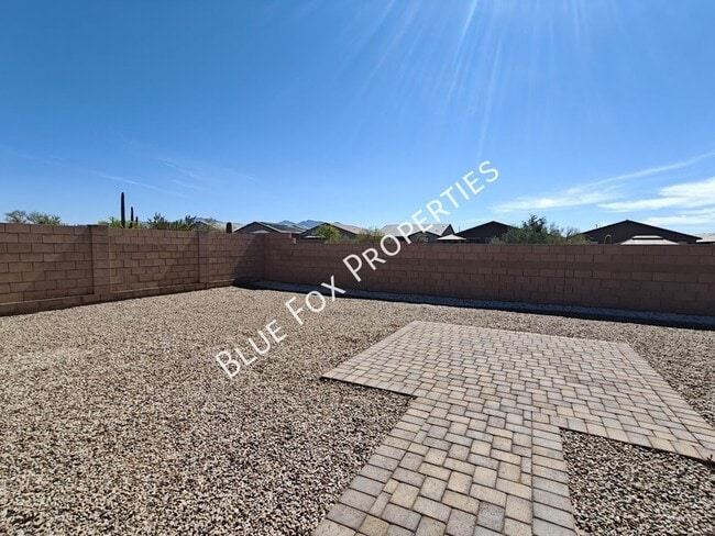 Building Photo - 5525 W Lazy Farm Dr