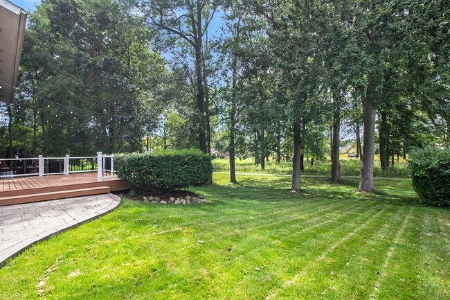Building Photo - CLASSIC COLONIAL ELEGANCE WITH LAKESIDE SE...
