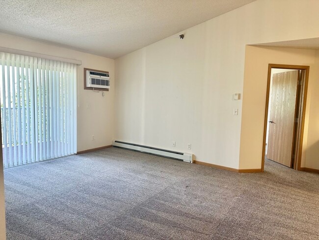 Building Photo - 2 Bedroom 2 bathroom - South Fargo