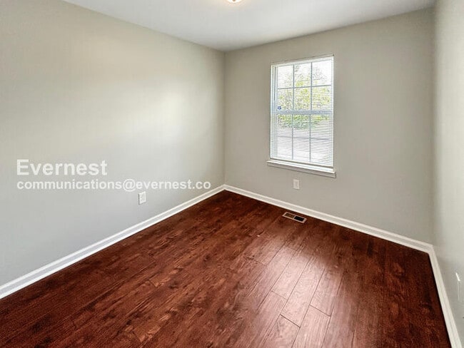 Building Photo - 908 E 16th Ave