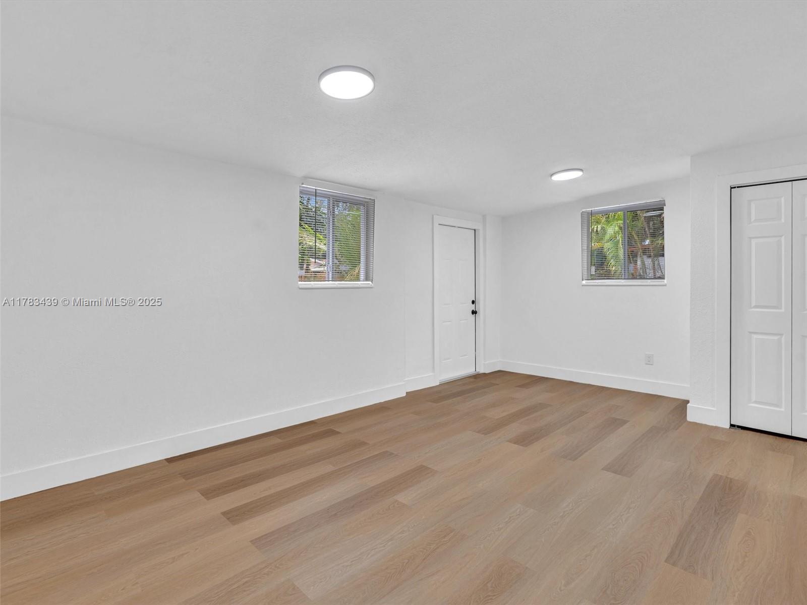 Building Photo - 470 NE 165th St