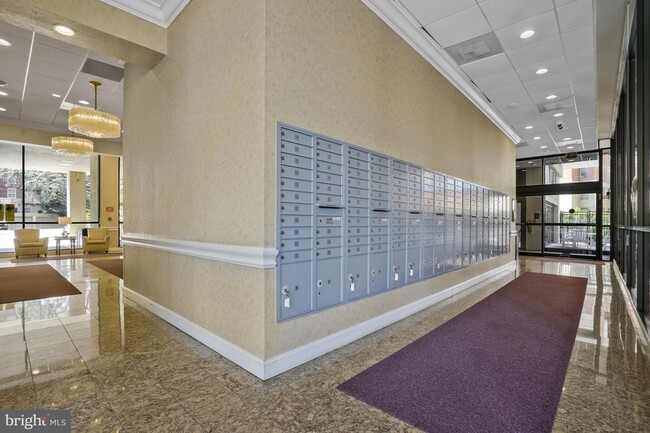 Building Photo - 3800 Fairfax Dr