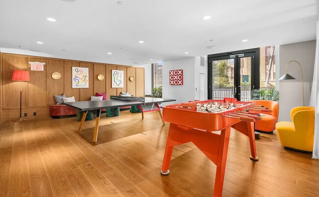 Building Photo - 11 Hoyt St