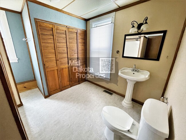 Building Photo - 517 N Duff-3 Bedroom House
