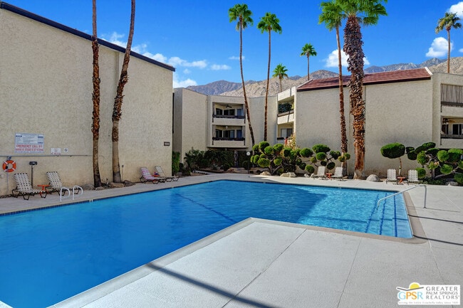 Building Photo - 1552 S Camino Real