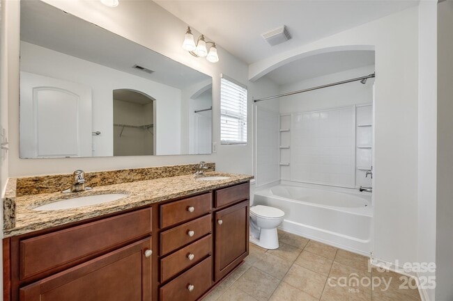 Building Photo - 826 Summerlake Dr