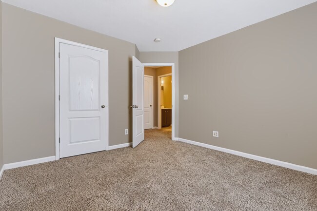 Building Photo - Flagstone Drive