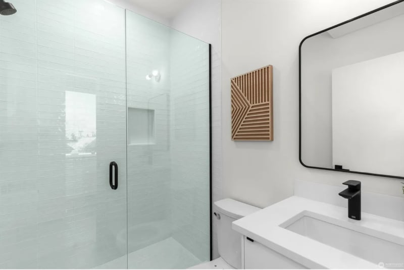 Building Photo - 9429B 18th Ave SW