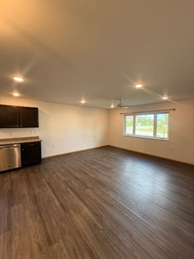 Building Photo - Modern 2-Bedroom Rental in North Pole!