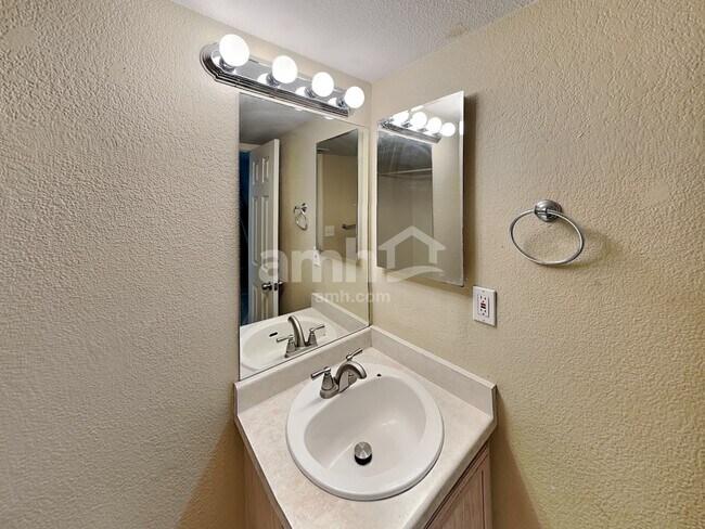 Building Photo - 4712 Sebring Dr