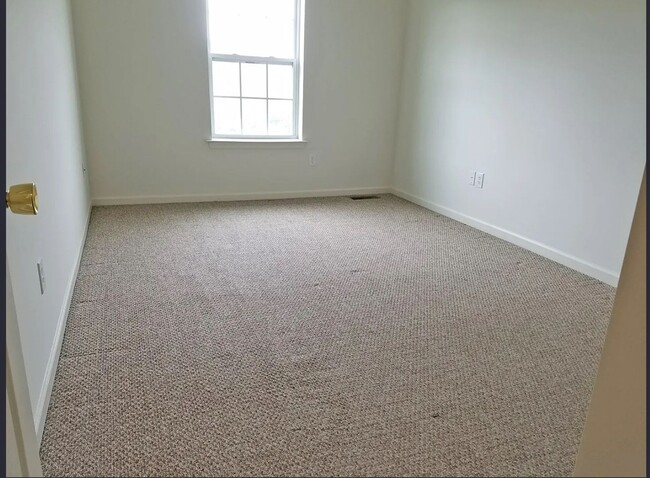 Building Photo - Lovely Muhlenberg Semi-Detached!